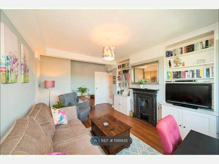 3 Bedroom Flat To Rent In Upper Richmond Road, London, SW15