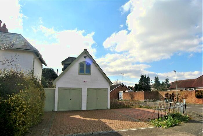 1 Bedroom Flat To Rent In Simplemarsh Road, Addlestone, KT15