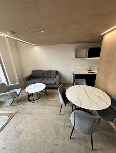 2 Bedroom Flat To Rent In Spinners Way, Manchester, Greater Manchester, M15