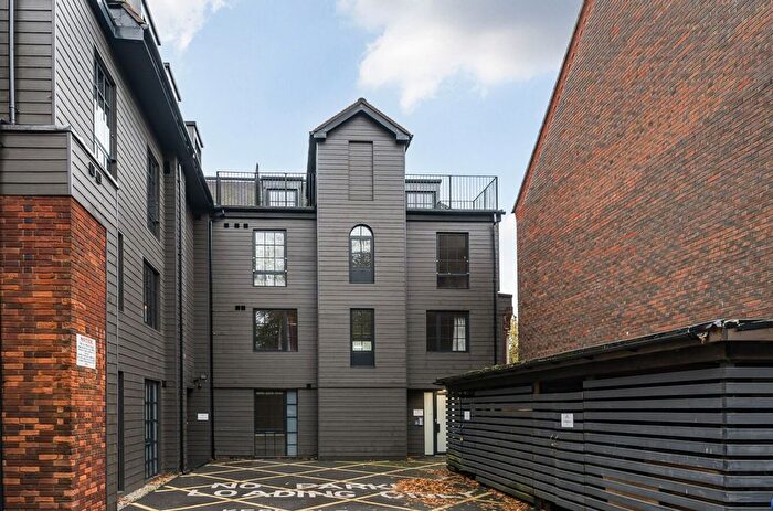 2 Bedroom Flat For Sale In Southgate, Chichester, PO19