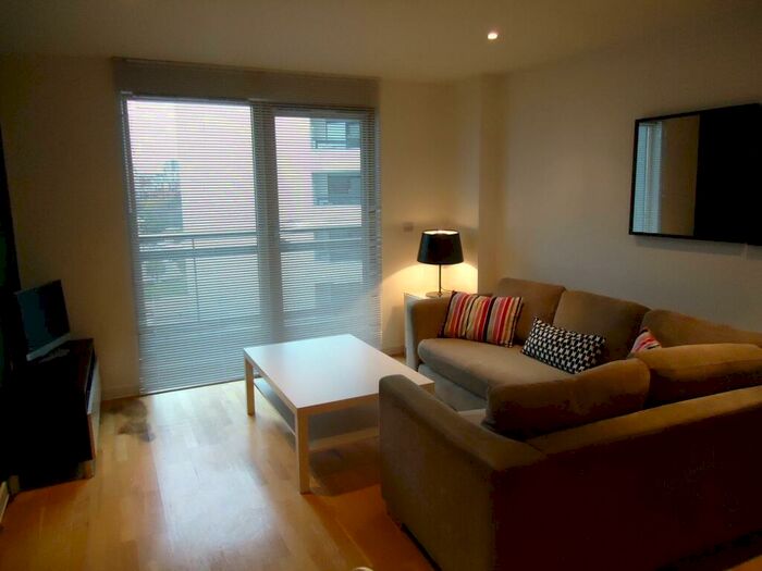 2 Bedroom Flat To Rent In Gateway South, Marsh Lane, Leeds, LS9