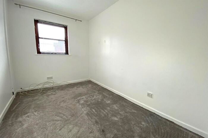 4 Bedroom Town House To Rent In Butlers Walk, BS5