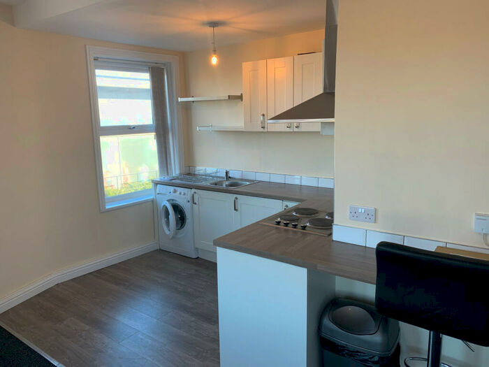 2 Bedroom Apartment To Rent In Holbeck Lane, Leeds, West Yorkshire, LS11