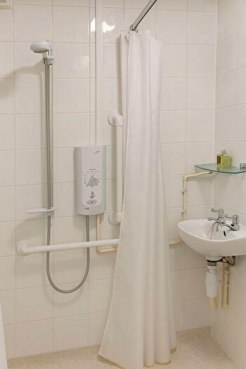 Studio To Rent In Studio Flat, GU21