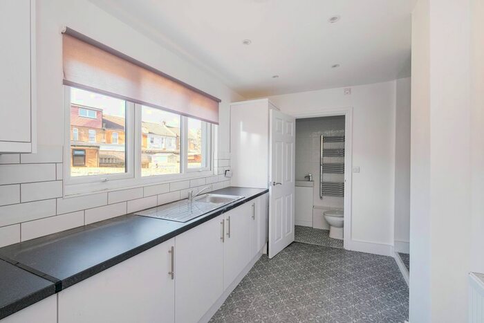 6 Bedroom Semi-Detached House To Rent In Wellwood Road, Ilford, IG3