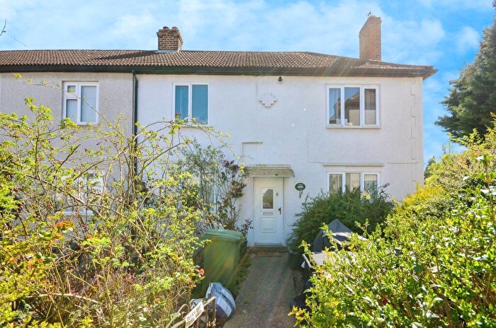 3 Bedroom Semi-Detached House For Sale In Longfield Road, Southdown, Harpenden, AL5