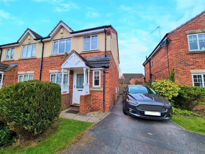 3 Bedroom Semi-Detached House To Rent In Minchin Close, York, North Yorkshire, YO30
