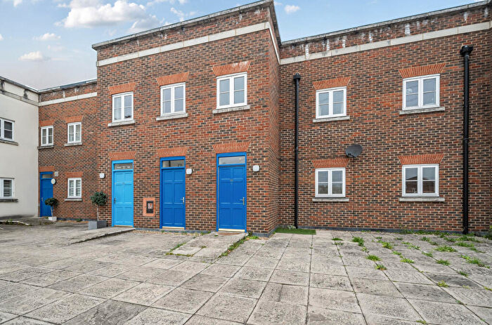 2 Bedroom Apartment For Sale In Wedgewood Street, Aylesbury, Buckinghamshire, HP19