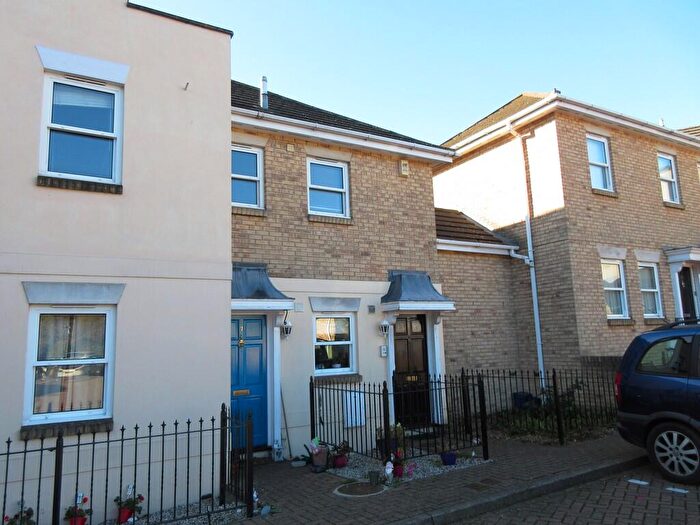 2 Bedroom Flat To Rent In Regency Court, SS5