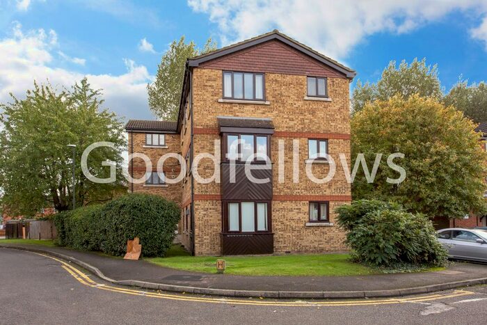 2 Bedroom Flat To Rent In Birchwood Close, Morden, Surrey, SM4