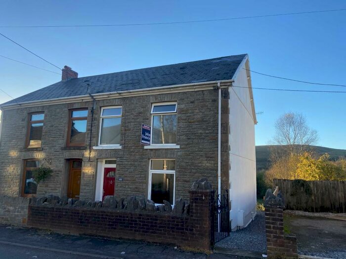 3 Bedroom House To Rent In Heol Y Gors, Cwmgors, SA18