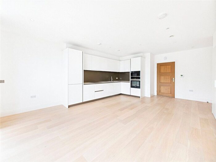 1 Bedroom Flat To Rent In Pinewood Gardens, Teddington, TW11