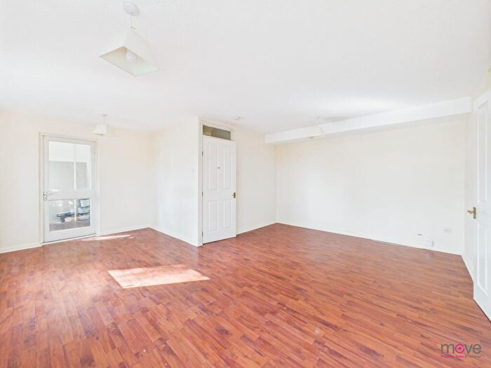 3 Bedroom Flat To Rent In The Dukeries, Gloucester, GL1