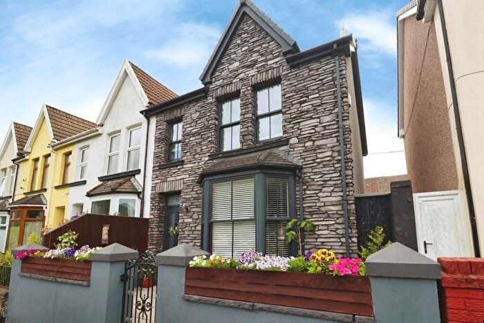 3 Bedroom End Of Terrace House For Sale In The Parade, Pontypridd, CF37