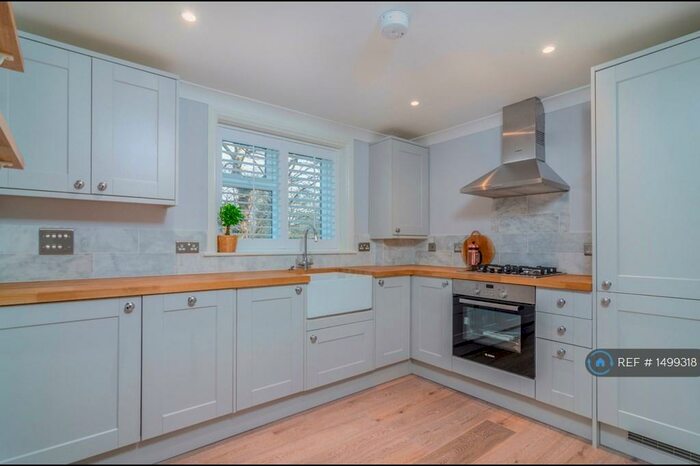 2 Bedroom Flat To Rent In Auckland Road, London, SE19