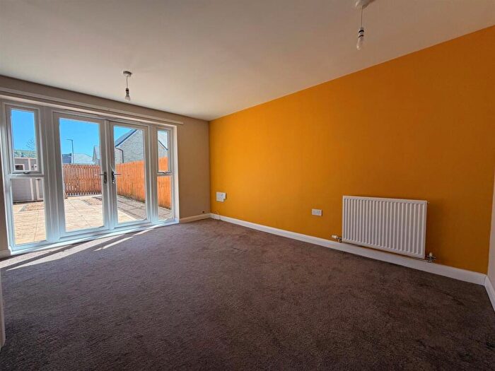 2 Bedroom Town House To Rent In Reed Drive, Silsden, Keighley, BD20