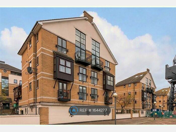 3 Bedroom Flat To Rent In York House, London, E16