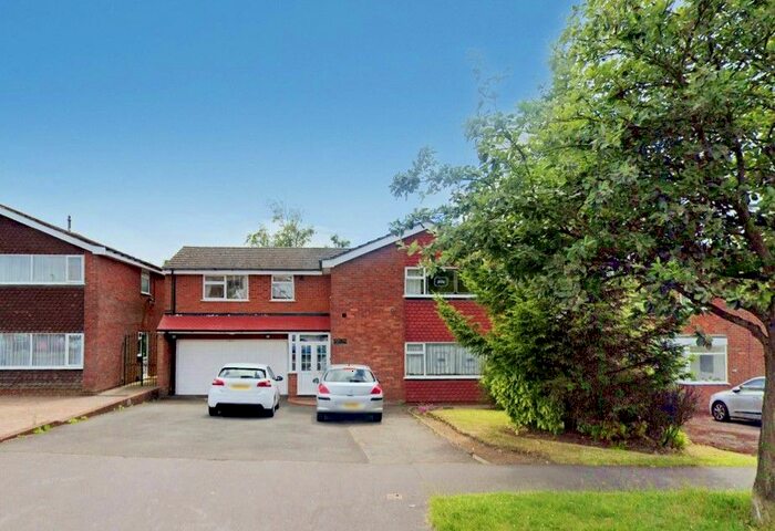 5 Bedroom Detached House For Sale In Darbys Hill Road, Oldbury, B69