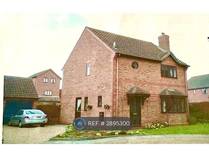3 Bedroom Detached House To Rent In Redhuish Close, Milton Keynes, MK4
