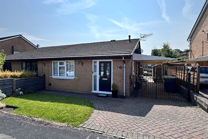 2 Bedroom Semi-Detached Bungalow For Sale In Longmeade Drive, Chapel-En-Le-Frith, High Peak, SK23