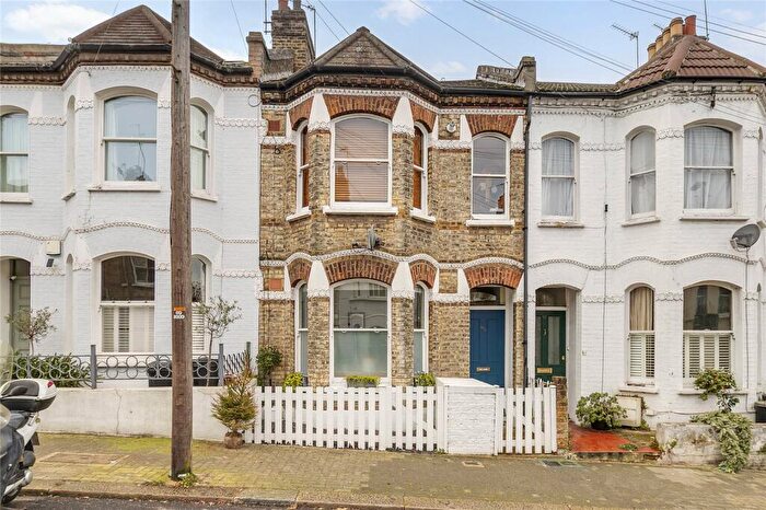 2 Bedroom Apartment For Sale In Harbut Road, SW11