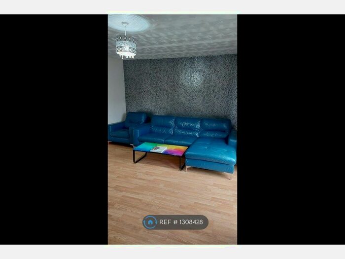 4 Bedroom End Of Terrace House To Rent In Oatlands Drive, Slough, SL1