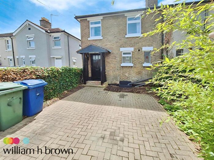 3 Bedroom Property To Rent In Wood Avenue, Purfleet, Essex, RM19