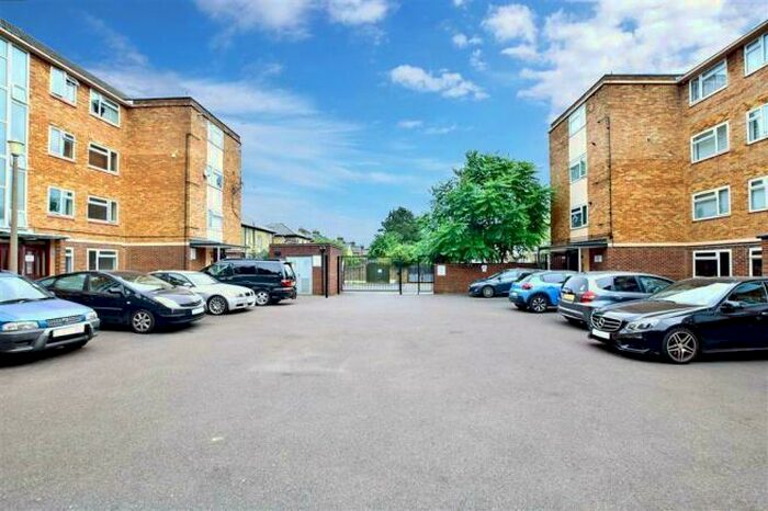 1 Bedroom Flat To Rent In Richmond Road, London, E7