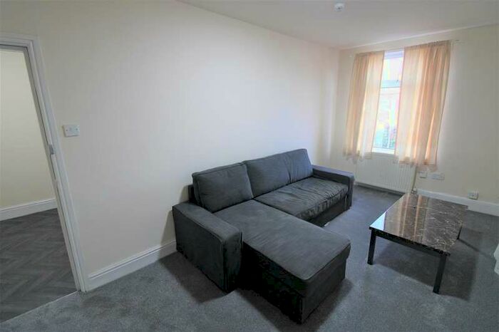 2 Bedroom Flat To Rent In Eccles Old Road, Salford, M6