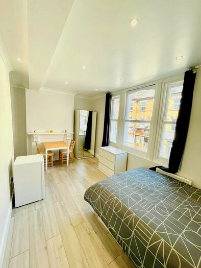 Studio To Rent In Green Lanes, London, N16