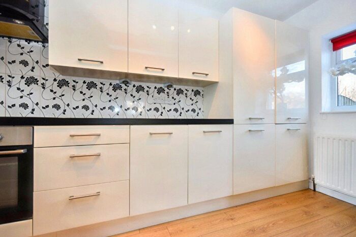 1 Bedroom Bungalow For Sale In Hirst Road, Wakefield, West Yorkshire, WF2