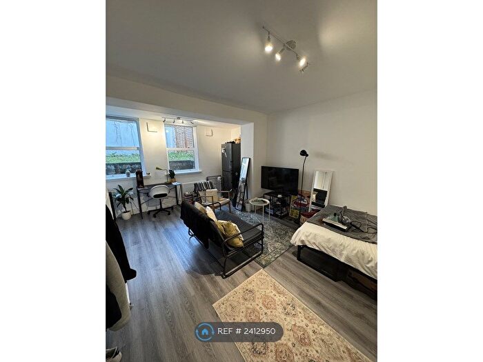 Studio To Rent In Junction Road, London, N19