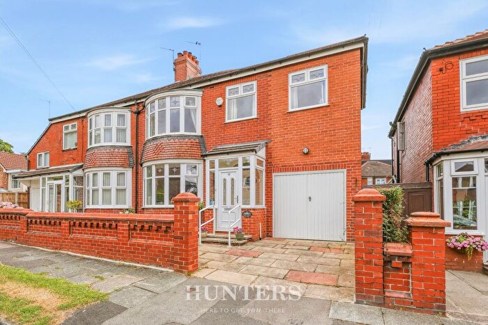 4 Bedroom Semi-Detached House For Sale In Hall Drive, Alkrington, Middleton, M24
