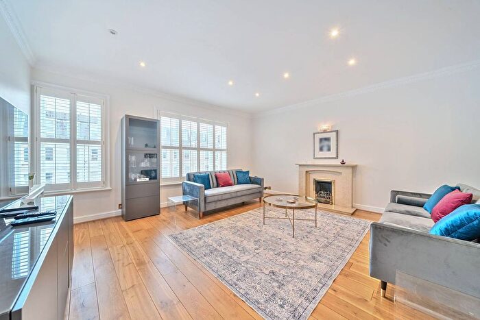 3 Bedroom Flat To Rent In Beaufort Street, Chelsea, London, SW3