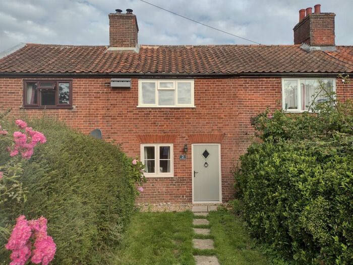 2 Bedroom Cottage For Sale In Mill Road, Sutton, Norwich, NR12