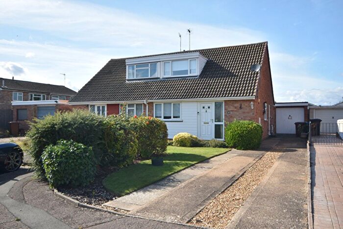 3 Bedroom Semi Detached Bungalow For Sale In Obelisk Rise, Northampton, NN2