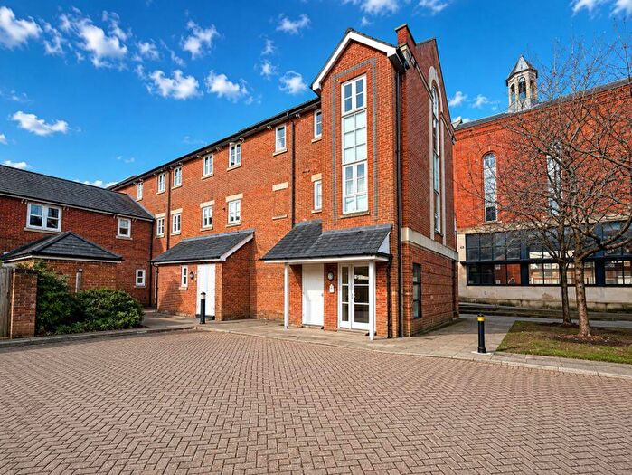 1 Bedroom Flat To Rent In South Square, Fareham, PO17