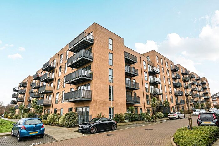 3 Bedroom Flat For Sale In Apple Yard, London, SE20