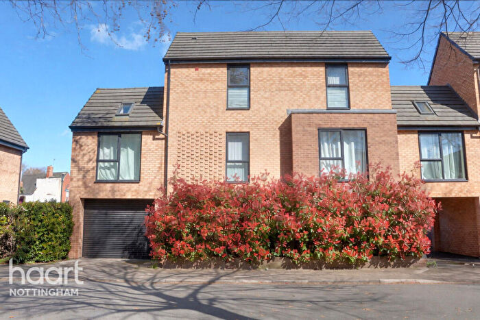 3 Bedroom Town House For Sale In Arkwright Walk, The Meadows, NG2