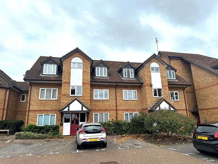 1 Bedroom Flat For Sale In Rochester Drive, Garston, Watford, WD25