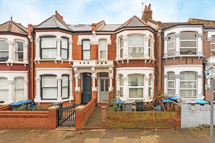 2 Bedroom Flat To Rent In Windsor Road, London, NW2