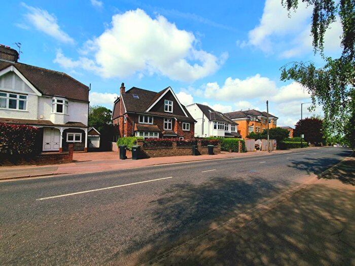 2 Bedroom Flat To Rent In The Ridgeway, Enfield, EN2