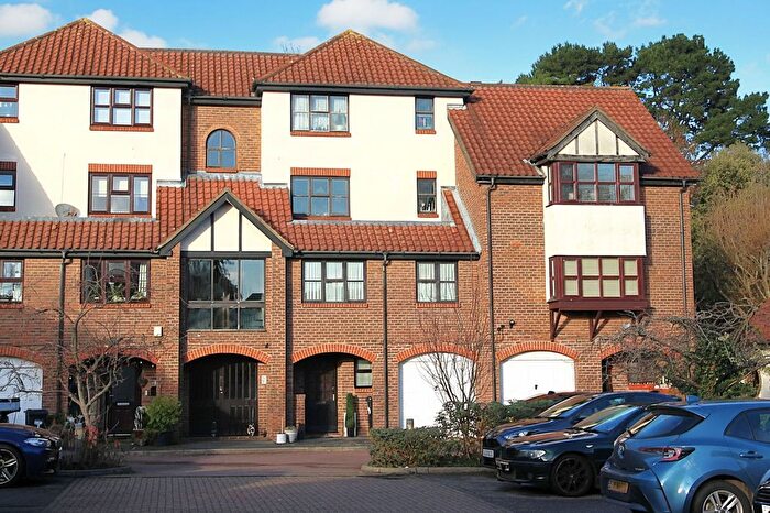 3 Bedroom Maisonette For Sale In Beaumont Place, Isleworth, TW7