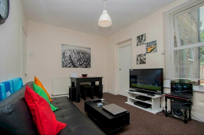 3 Bedroom Terraced House To Rent In Wellington Road, Stratford/Forest Gate, E7