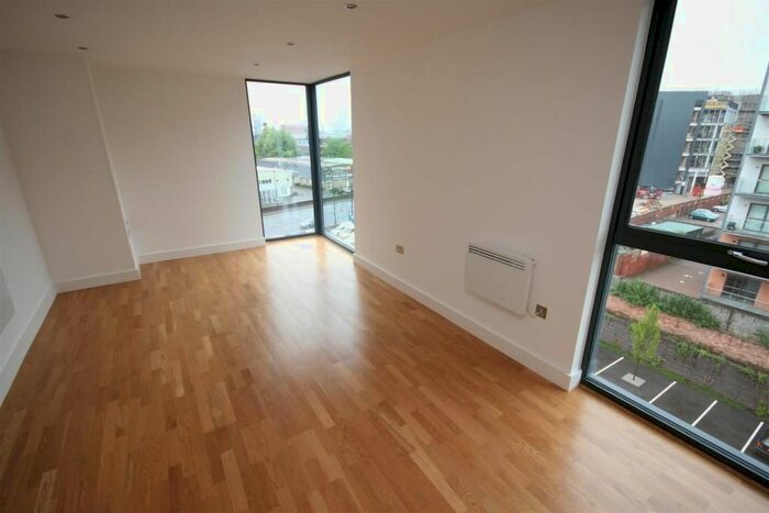 2 Bedroom Flat To Rent In Advent Way, Manchester, M4