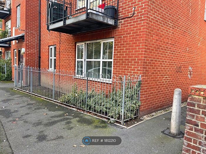 2 Bedroom Flat To Rent In Ash Tree House, London, SE5