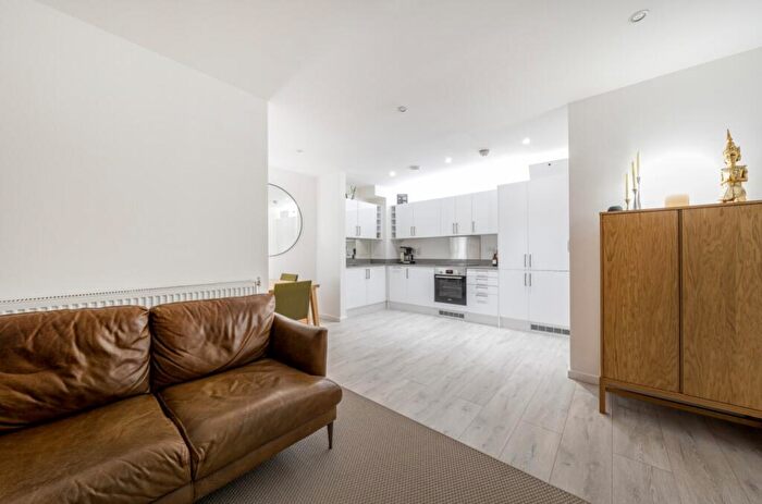 1 Bedroom Flat To Rent In Compass House, Raine Street, London, E1W