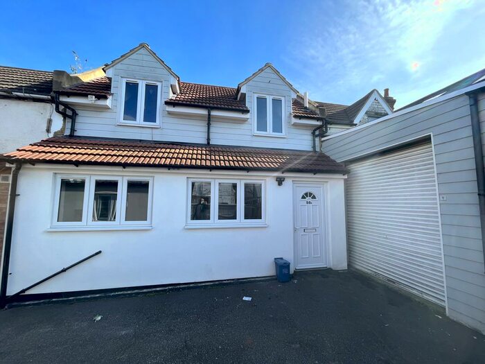 1 Bedroom Semi-Detached House To Rent In Milton Road, Westcliff On Sea, SS0