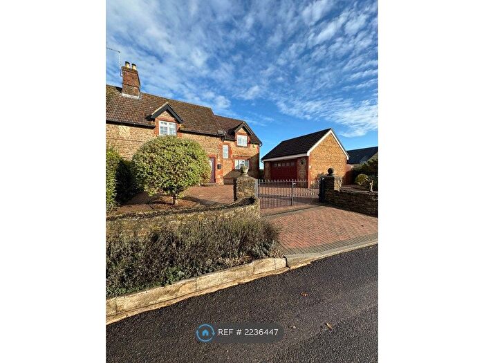 3 Bedroom Semi-Detached House To Rent In Spirthill, Calne, SN11