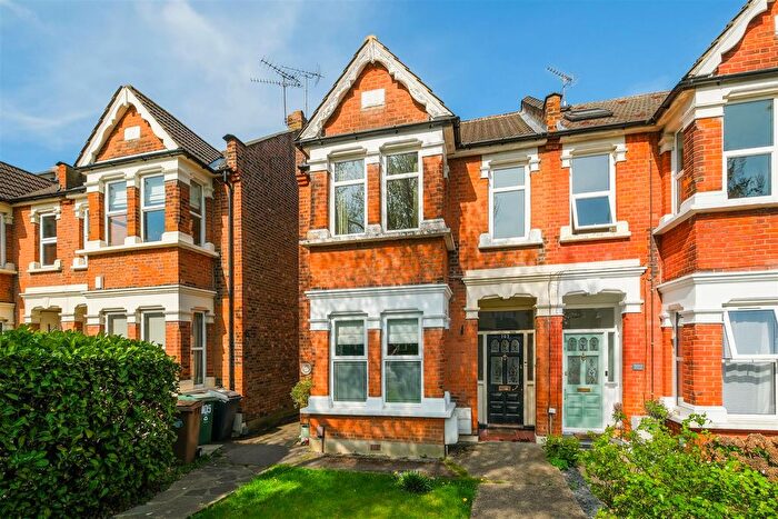 2 Bedroom Maisonette To Rent In The Avenue, Higham's Park, E4